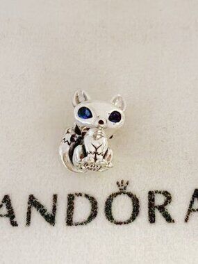 Pandora Blue-Eyed Fox Charm